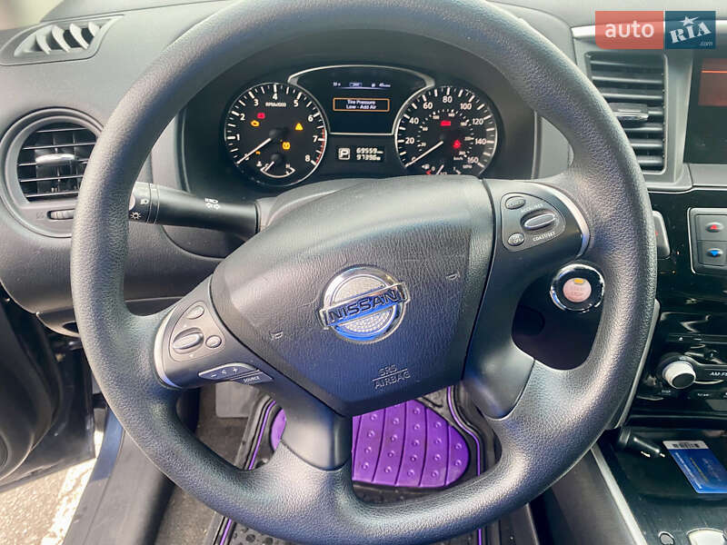 Позашляховик / Кросовер Nissan Pathfinder 2015 в Ужгороді