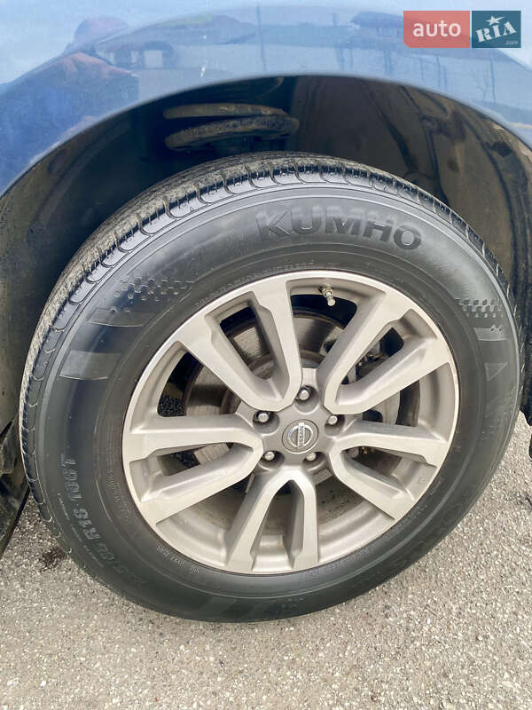 Позашляховик / Кросовер Nissan Pathfinder 2015 в Ужгороді