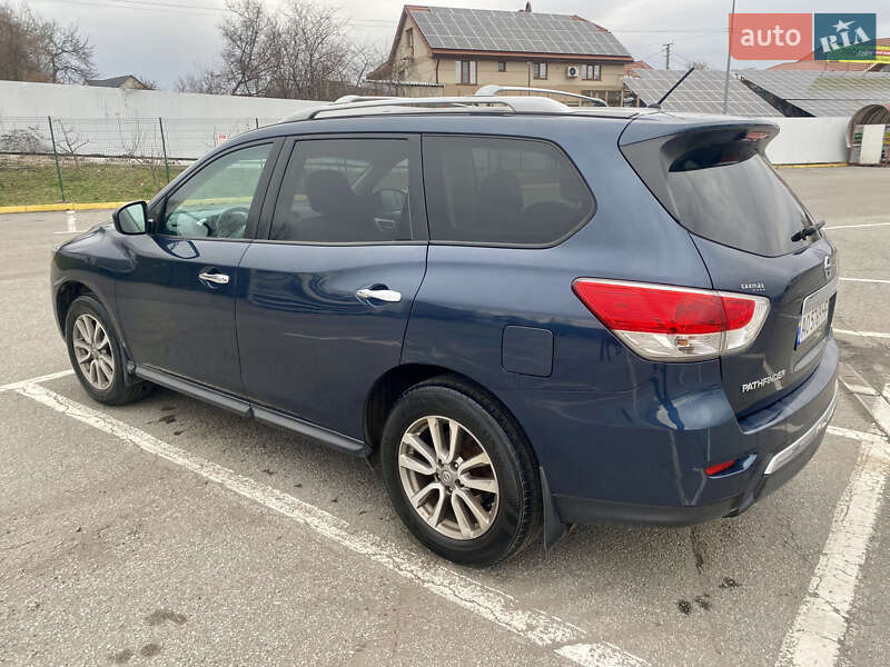 Позашляховик / Кросовер Nissan Pathfinder 2015 в Ужгороді
