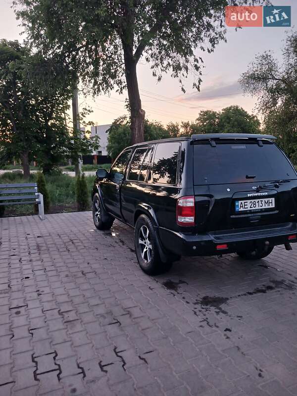 Nissan Pathfinder 2000