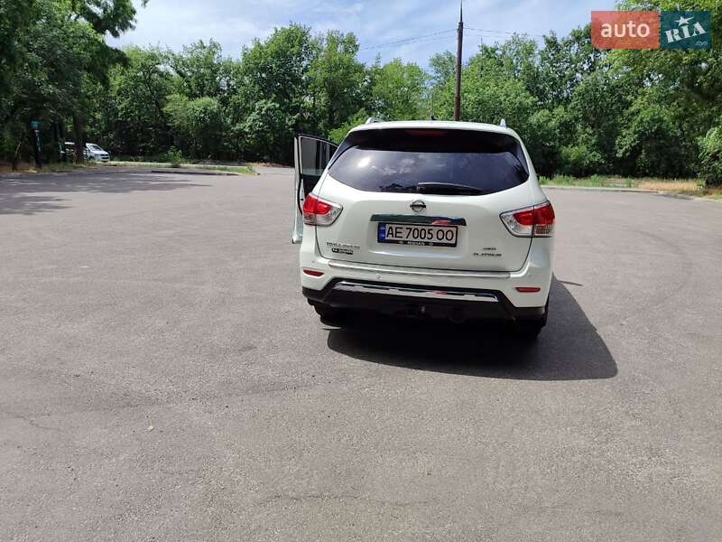 Позашляховик / Кросовер Nissan Pathfinder 2015 в Запоріжжі фото 5 Позашляховик / Кросовер Nissan Pathfinder 2015 в Запоріжжі