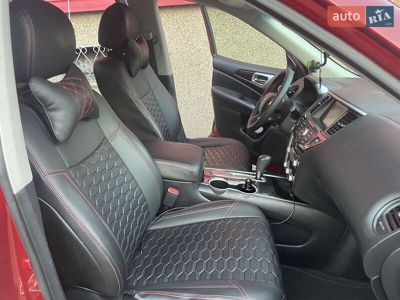 Внедорожник / Кроссовер Nissan Pathfinder 2017 в Киеве