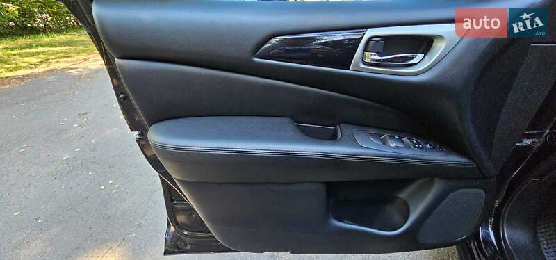 Позашляховик / Кросовер Nissan Pathfinder 2018 в Звягелі