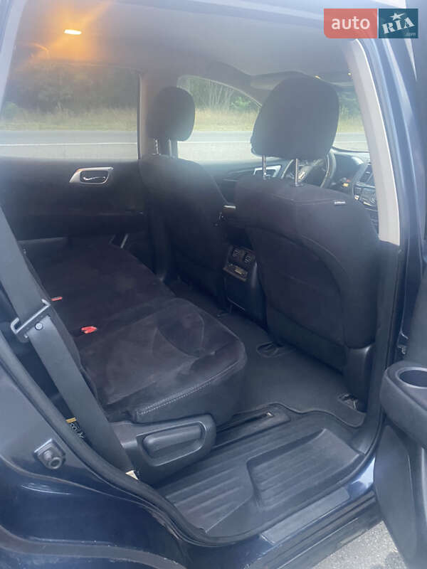 Внедорожник / Кроссовер Nissan Pathfinder 2015 в Макарове