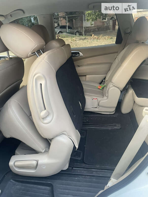 Внедорожник / Кроссовер Nissan Pathfinder 2016 в Кривом Роге