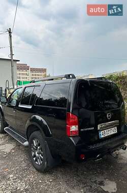 Внедорожник / Кроссовер Nissan Pathfinder 2011 в Черновцах