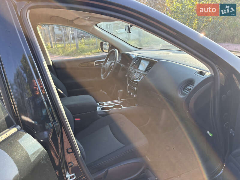 Внедорожник / Кроссовер Nissan Pathfinder 2017 в Киеве