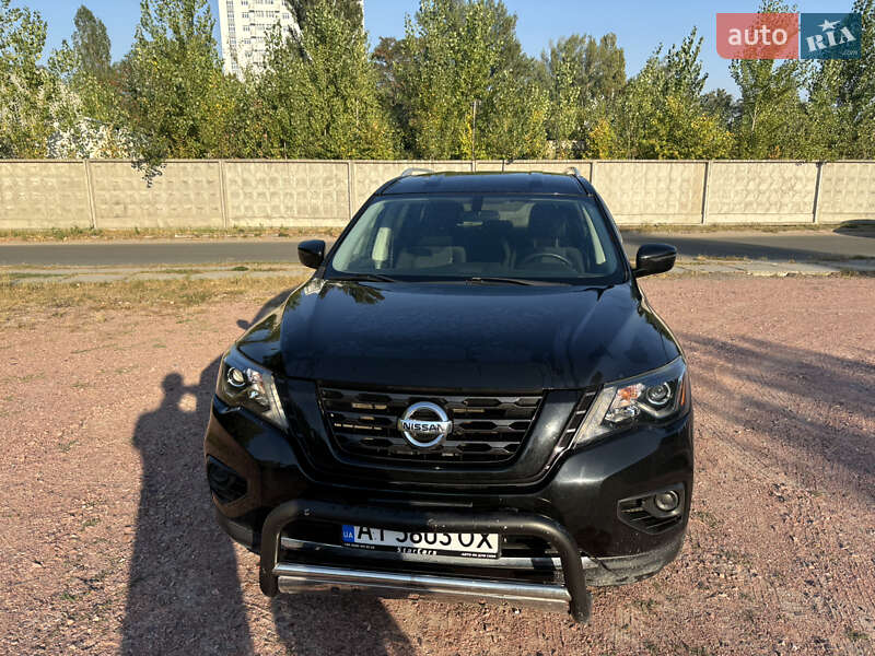 Внедорожник / Кроссовер Nissan Pathfinder 2017 в Киеве
