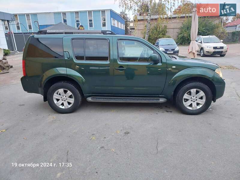 Внедорожник / Кроссовер Nissan Pathfinder 2005 в Чернигове