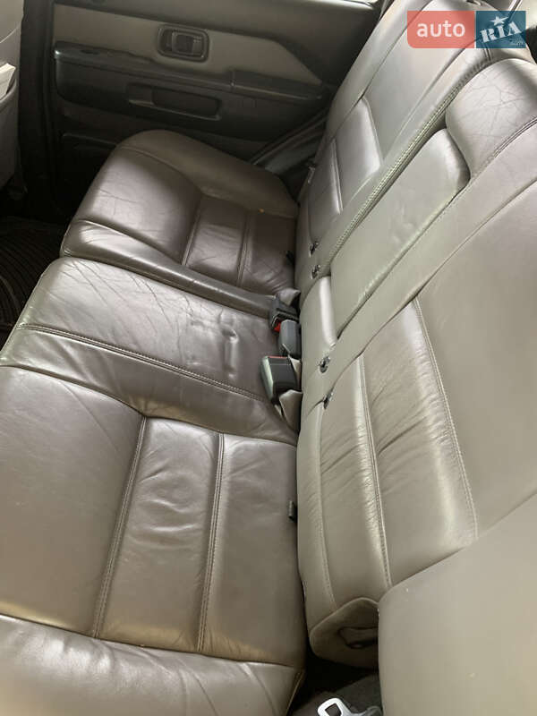 Внедорожник / Кроссовер Nissan Pathfinder 1998 в Киеве