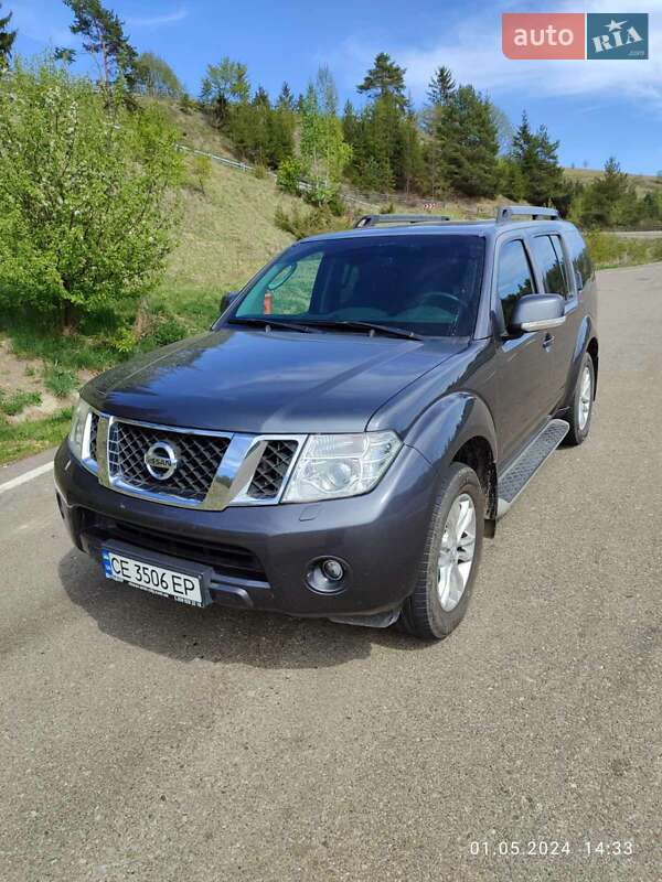 Позашляховик / Кросовер Nissan Pathfinder 2011 в Чернівцях