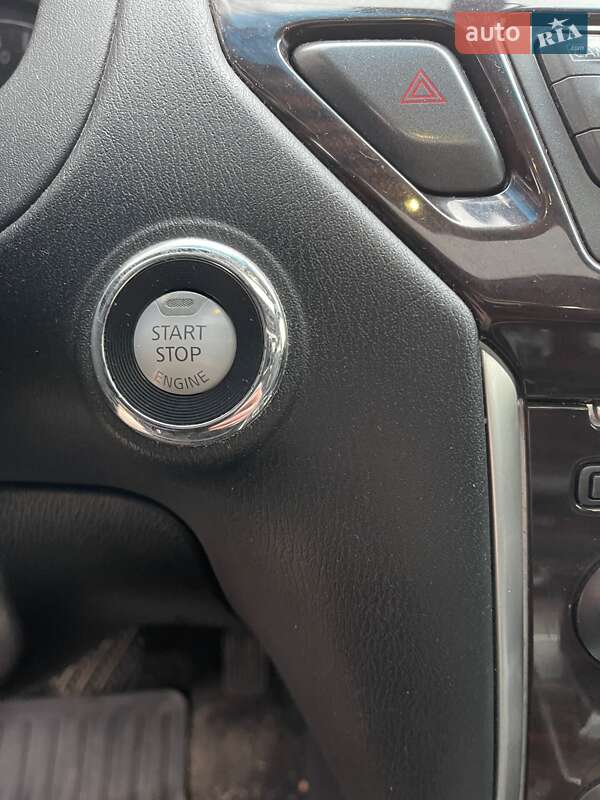 Внедорожник / Кроссовер Nissan Pathfinder 2014 в Черкассах