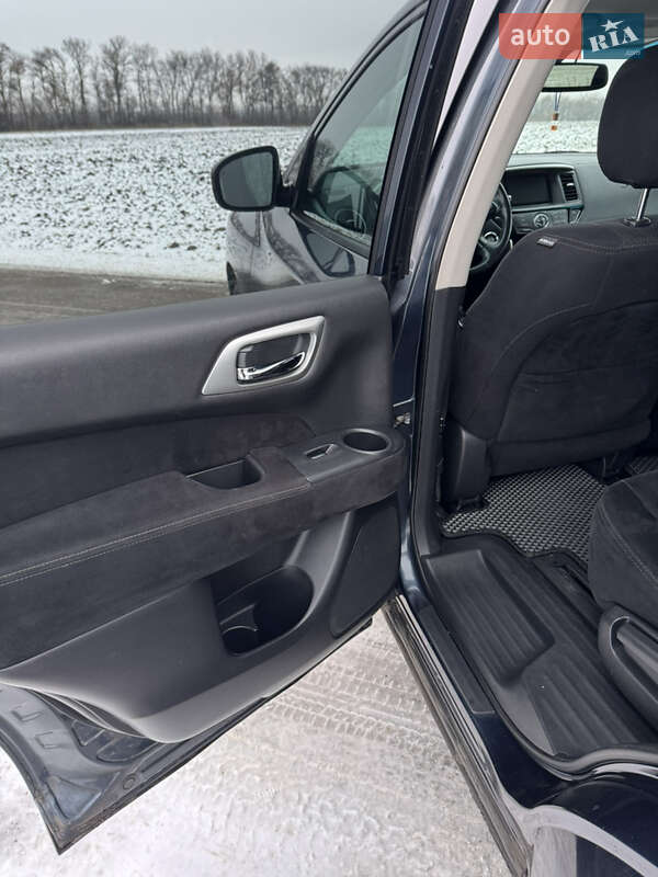 Позашляховик / Кросовер Nissan Pathfinder 2016 в Сумах