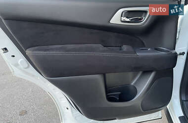 Внедорожник / Кроссовер Nissan Pathfinder 2015 в 