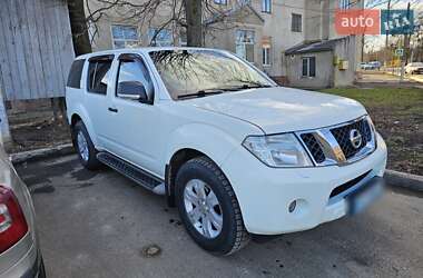 Позашляховик / Кросовер Nissan Pathfinder 2011 в Чернівцях