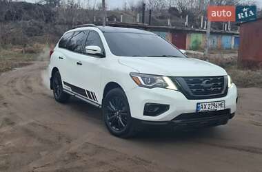 Внедорожник / Кроссовер Nissan Pathfinder 2018 в Чугуеве