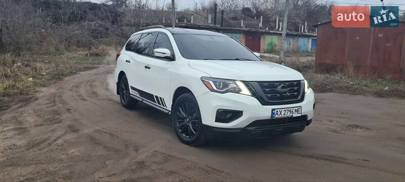 Внедорожник / Кроссовер Nissan Pathfinder 2018 в 