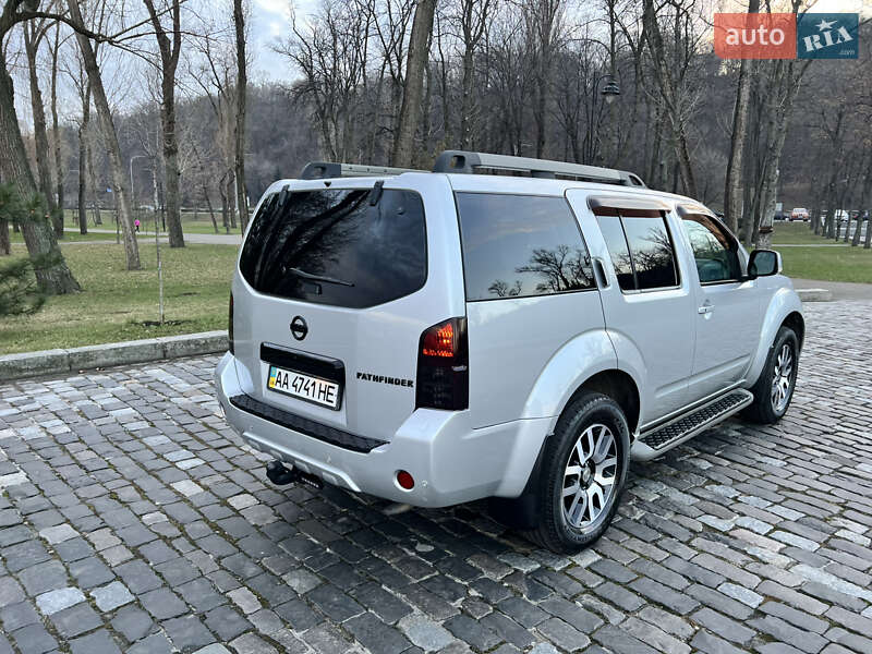 Внедорожник / Кроссовер Nissan Pathfinder 2012 в Киеве