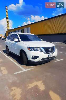 Внедорожник / Кроссовер Nissan Pathfinder 2016 в 