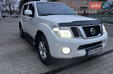 Внедорожник / Кроссовер Nissan Pathfinder 2011 в Малине