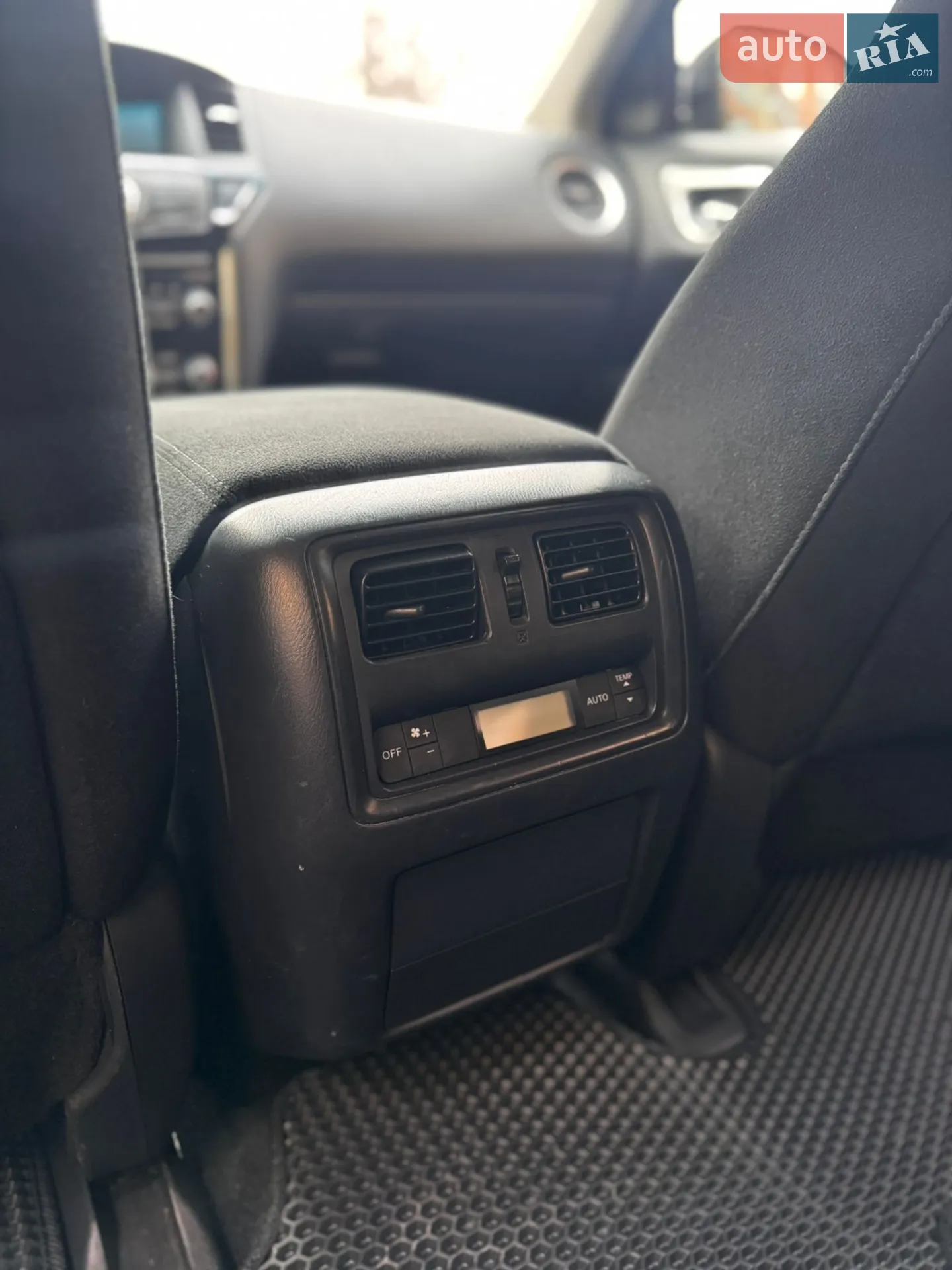 2014 Nissan Pathfinder - мініатюра 8