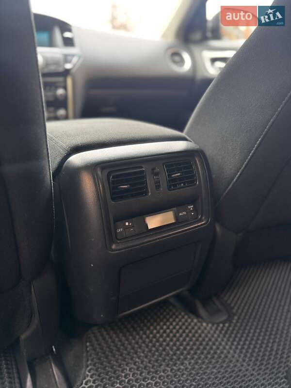 Внедорожник / Кроссовер Nissan Pathfinder 2014 в Киеве