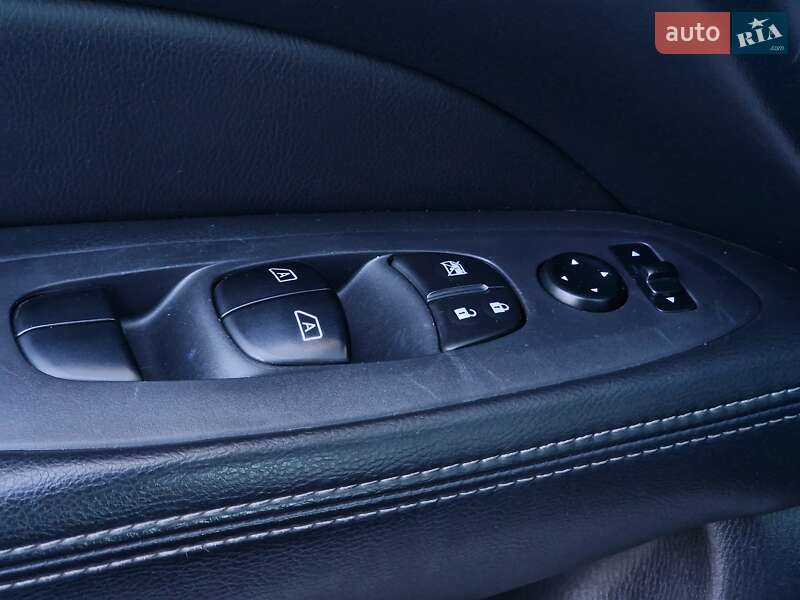 Позашляховик / Кросовер Nissan Pathfinder 2013 в Одесі
