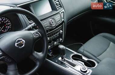 Внедорожник / Кроссовер Nissan Pathfinder 2017 в 