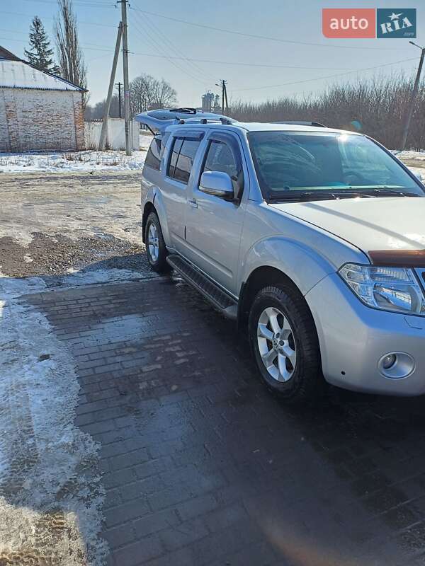 Внедорожник / Кроссовер Nissan Pathfinder 2012 в 