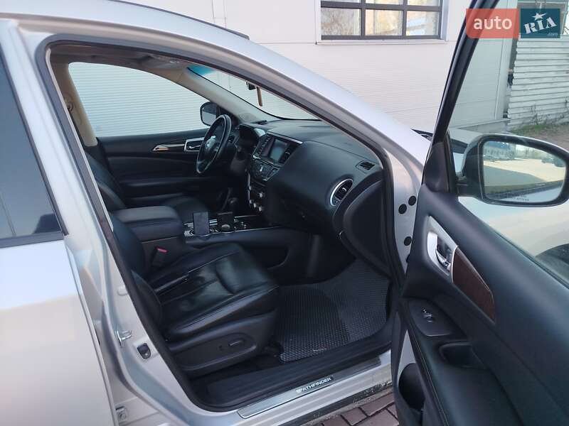 Позашляховик / Кросовер Nissan Pathfinder 2012 в Рівному