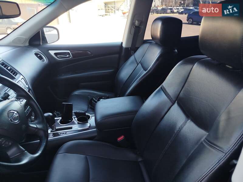 Позашляховик / Кросовер Nissan Pathfinder 2012 в Рівному