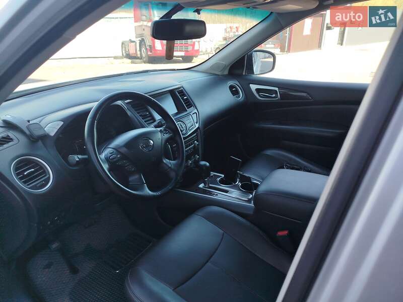 Позашляховик / Кросовер Nissan Pathfinder 2012 в Рівному