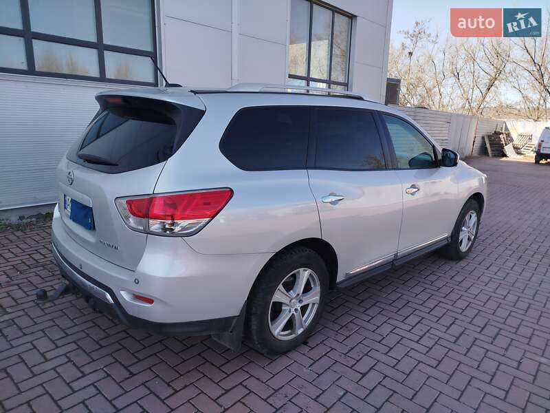 Позашляховик / Кросовер Nissan Pathfinder 2012 в Рівному