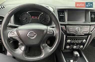 Позашляховик / Кросовер Nissan Pathfinder 2017 в 