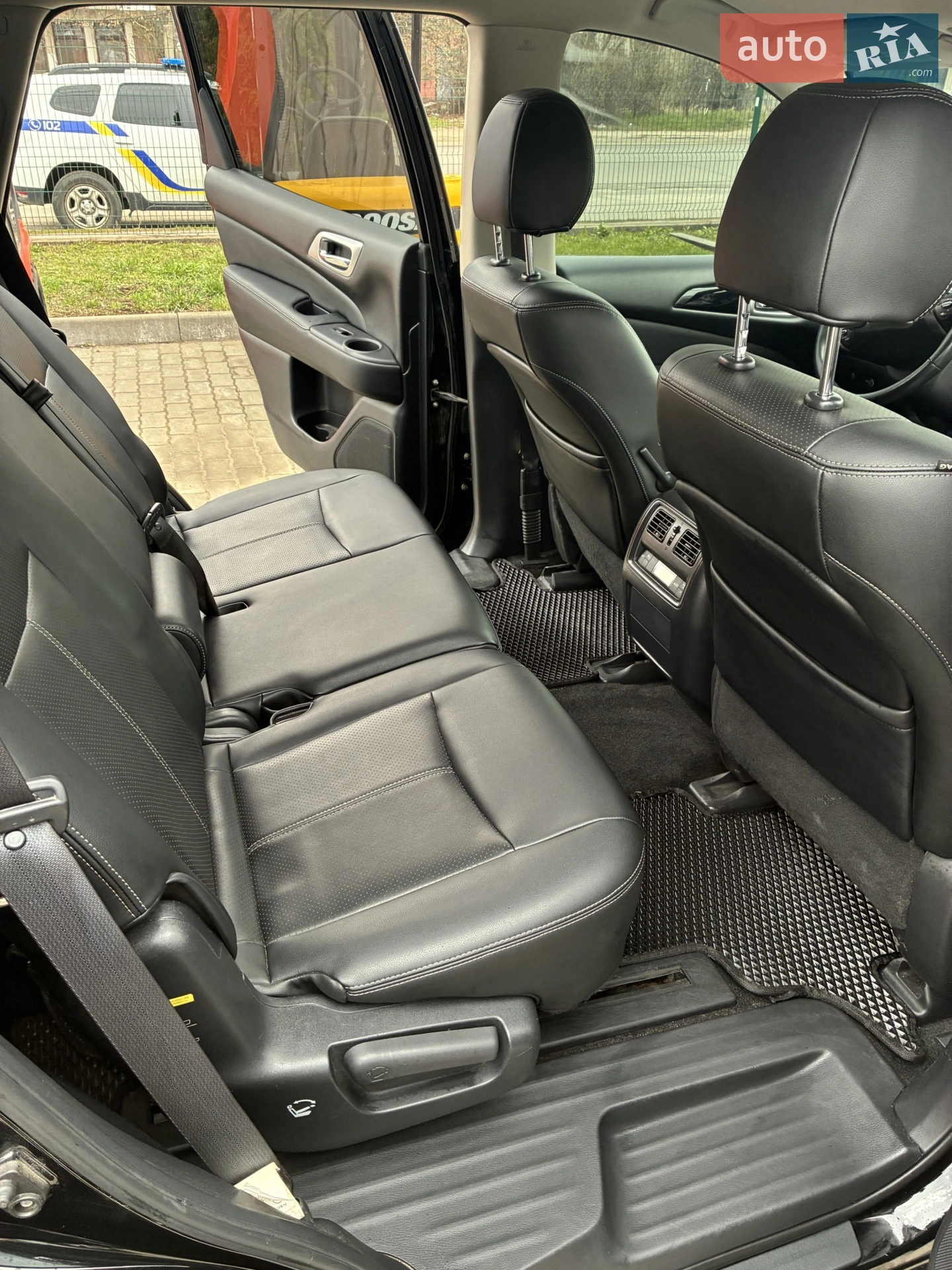 2017 Nissan Pathfinder - мініатюра 16
