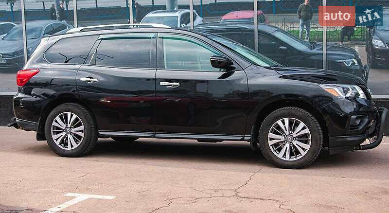 Внедорожник / Кроссовер Nissan Pathfinder 2017 в Киеве
