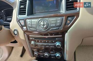 Внедорожник / Кроссовер Nissan Pathfinder 2012 в 