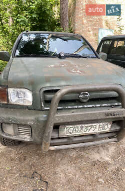 Внедорожник / Кроссовер Nissan Pathfinder 2002 в Ворзеле