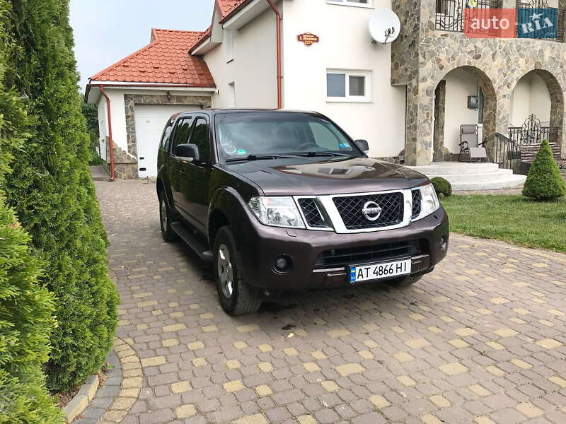 Позашляховик / Кросовер Nissan Pathfinder 2010 в Яремчі