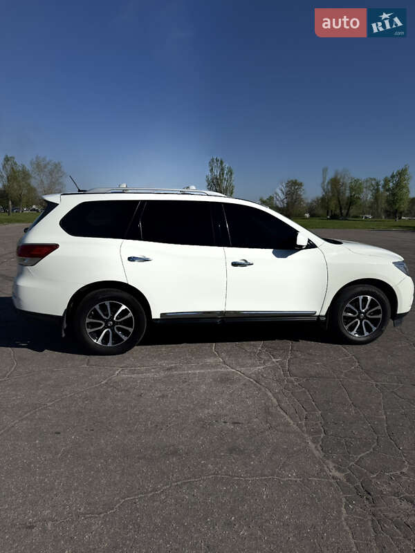 Позашляховик / Кросовер Nissan Pathfinder 2016 в Дніпрі