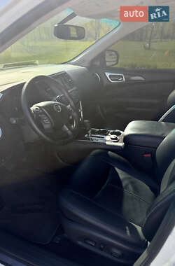 Внедорожник / Кроссовер Nissan Pathfinder 2016 в 