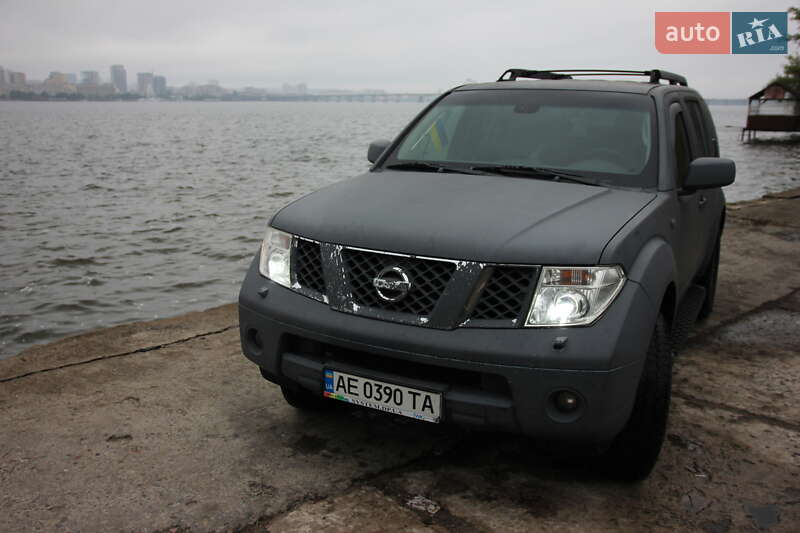 Внедорожник / Кроссовер Nissan Pathfinder 2005 в Днепре