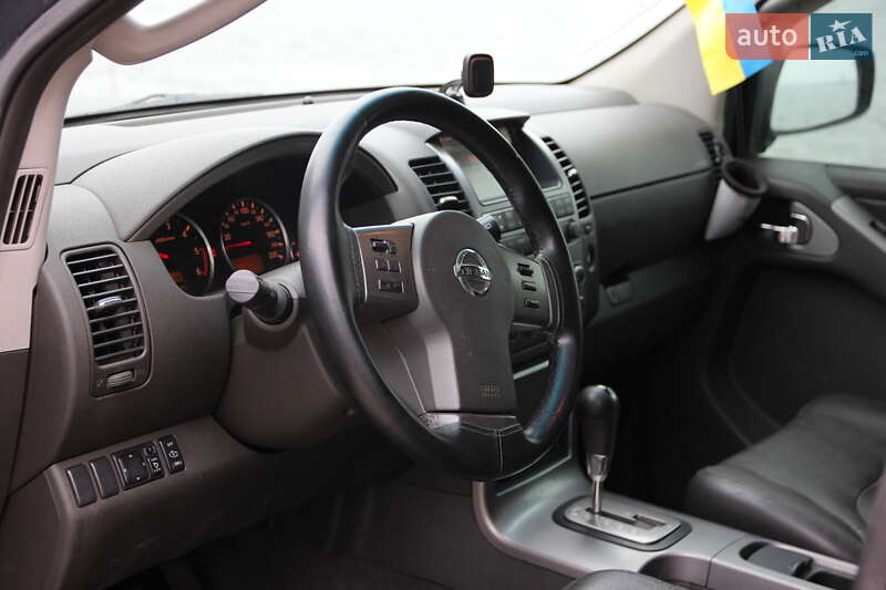 Внедорожник / Кроссовер Nissan Pathfinder 2005 в Днепре