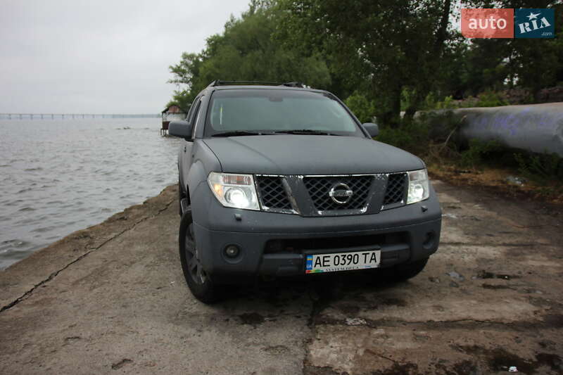 Внедорожник / Кроссовер Nissan Pathfinder 2005 в Днепре