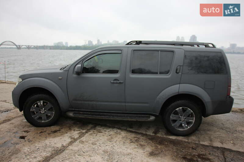 Внедорожник / Кроссовер Nissan Pathfinder 2005 в Днепре