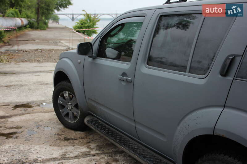 Внедорожник / Кроссовер Nissan Pathfinder 2005 в Днепре