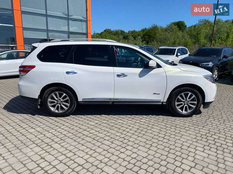 Позашляховик / Кросовер Nissan Pathfinder 2014 в Львові
