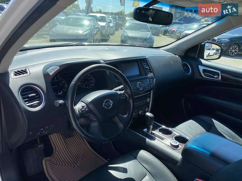 Позашляховик / Кросовер Nissan Pathfinder 2014 в Львові