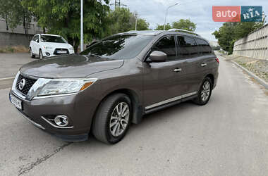 Внедорожник / Кроссовер Nissan Pathfinder 2016 в Днепре