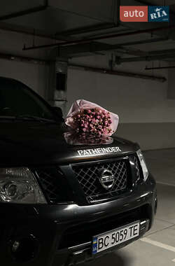 Позашляховик / Кросовер Nissan Pathfinder 2011 в Львові